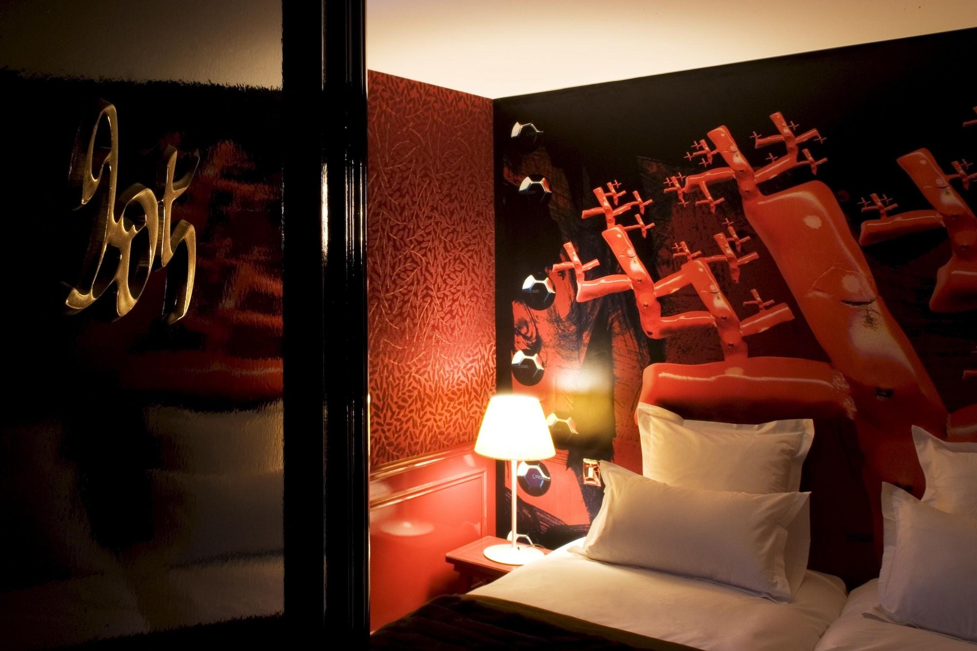 Hotel du Petit Moulin Paris Extérieur photo