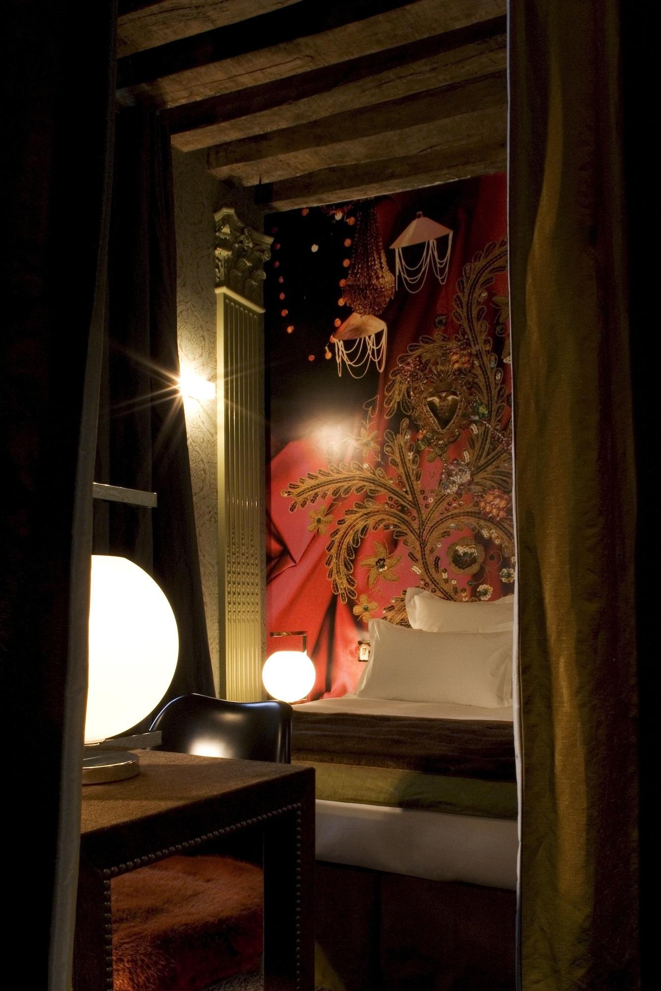 Hotel du Petit Moulin Paris Extérieur photo