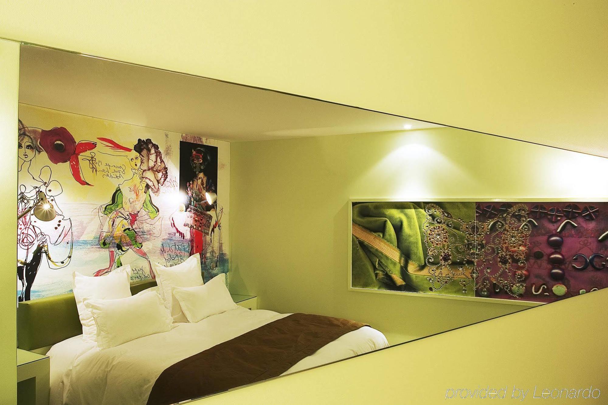 Hotel du Petit Moulin Paris Extérieur photo